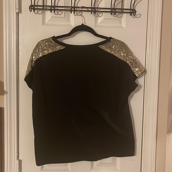 Top - Picture 2 of 2